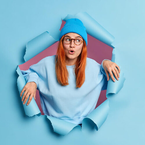 shocked-redhead-woman-keeps-mouth-opened-from-wond-2023-11-27-05-28-33-utc
