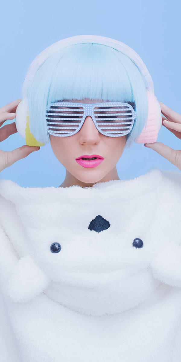 teddy-bear-girl-dj-on-a-blue-background-crazy-par-2024-09-12-11-03-29-utc